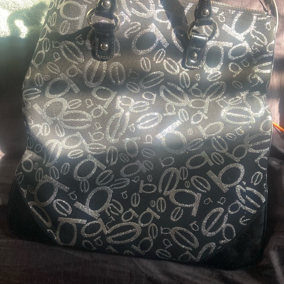 I am selling my BEBE purse it’s very unique I’ve never used it once - Picture 3 of 8